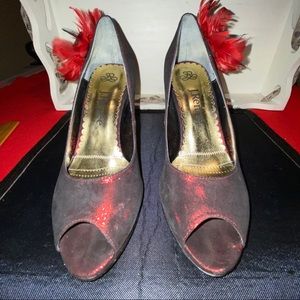 NWT J.Renee red/feathers/rhinestones heels 7:5